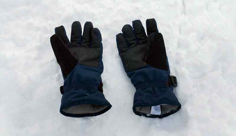 gloves in winter camp
